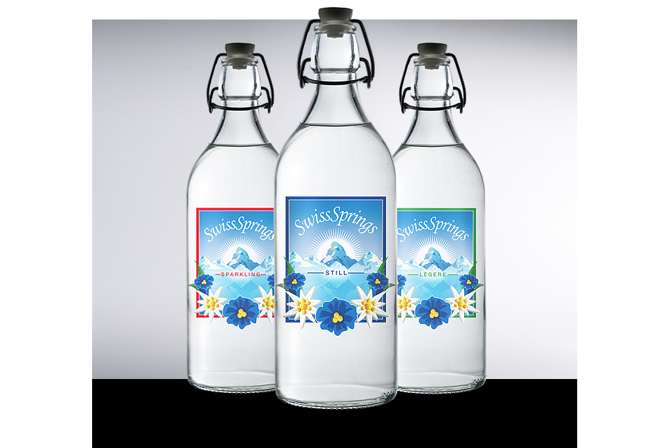 Mineralwasserflaschen mit Swiss Springs Etiketten