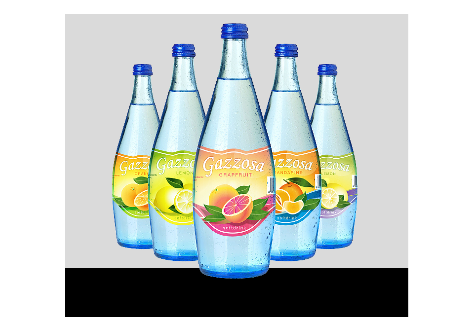 Flaschen mit Gazzosa Etiketten